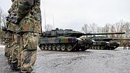 Deutschland liefert unter anderem Leopard-2-Panzer an die Ukraine. Dafür fehlen diese schweren Maschinen der Bundeswehr. Deutschland liefert unter anderem Leopard-2-Panzer an die Ukraine. Dafür fehlen diese schweren Maschinen der Bundeswehr.