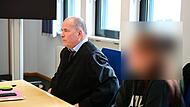 Rechtsanwalt Thomas Drehsen aus Bamberg und die Angeklagte, bevor der Prozess startet