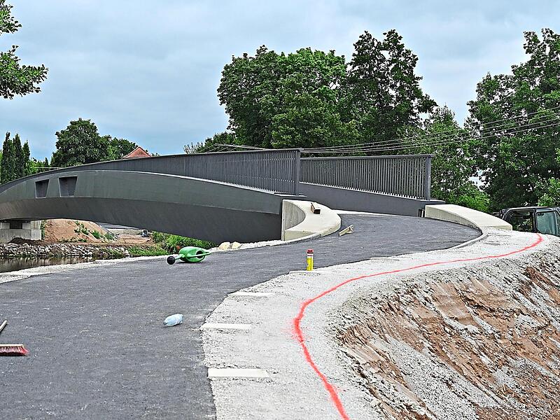 Die neue Br&uuml;cke am Hausener Wasserrad verk&uuml;rzt den Weg f&uuml;r Radfahrer und Fu&szlig;g&auml;nger.Martin Landeck