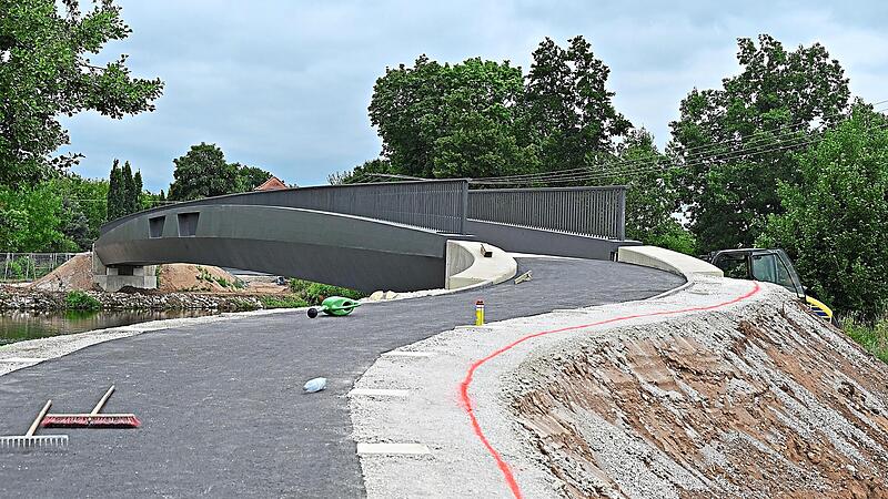 Die neue Brücke am Hausener Wasserrad verkürzt den Weg für Radfahrer und Fußgänger.Martin Landeck Die neue Brücke am Hausener Wasserrad verkürzt den Weg für Radfahrer und Fußgänger.Martin Landeck