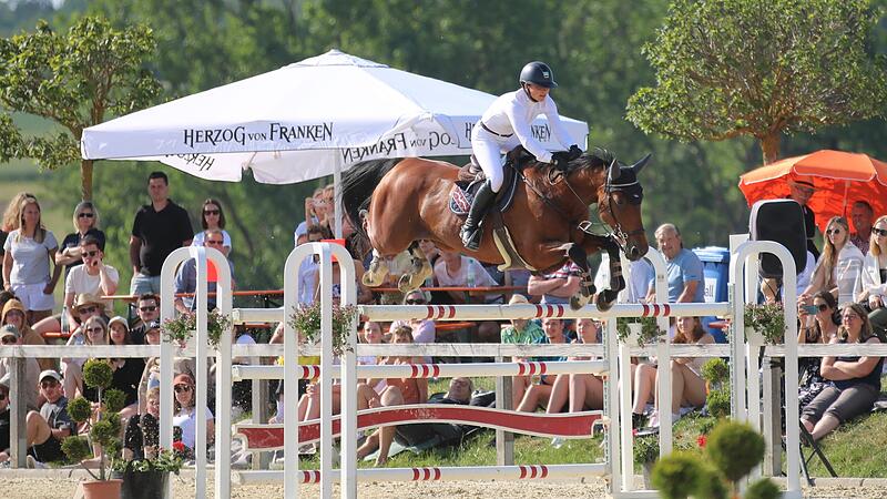 Reitturnier mit viel Prominenz in Detter