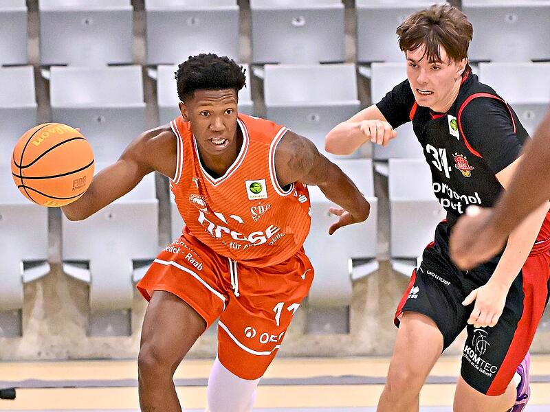 Savion Brown (am Ball) netzte in den ersten sieben Minuten drei Dreier ein. Danach ging beim US-Guard und seinen Kollegen aber nicht mehr viel zusammen.
