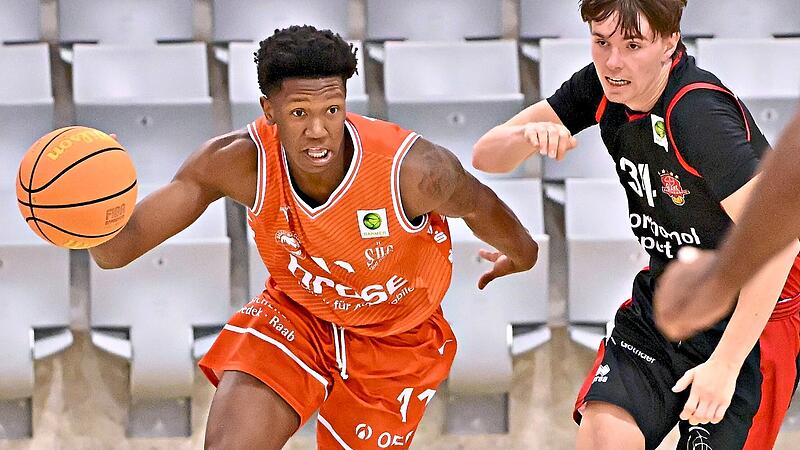 Savion Brown (am Ball) netzte in den ersten sieben Minuten drei Dreier ein. Danach ging beim US-Guard und seinen Kollegen aber nicht mehr viel zusammen.