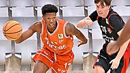 Savion Brown vom BBC Savion Brown (am Ball) netzte in den ersten sieben Minuten drei Dreier ein. Danach ging beim US-Guard und seinen Kollegen aber nicht mehr viel zusammen.