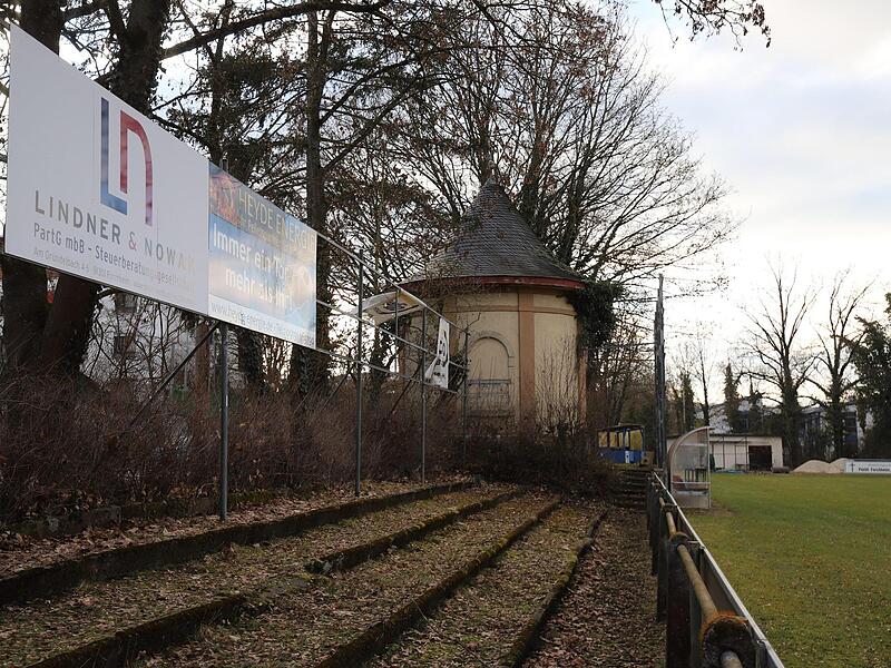 Der Trainings- und Spielbetrieb kann und wird auf dem Jahngelände stattfinden - trotz Abriss der Jahnhalle.Forchheim & Fränkische Schweiz Der Trainings- und Spielbetrieb kann und wird auf dem Jahngelände stattfinden - trotz Abriss der Jahnhalle.Forchheim & Fränkische Schweiz