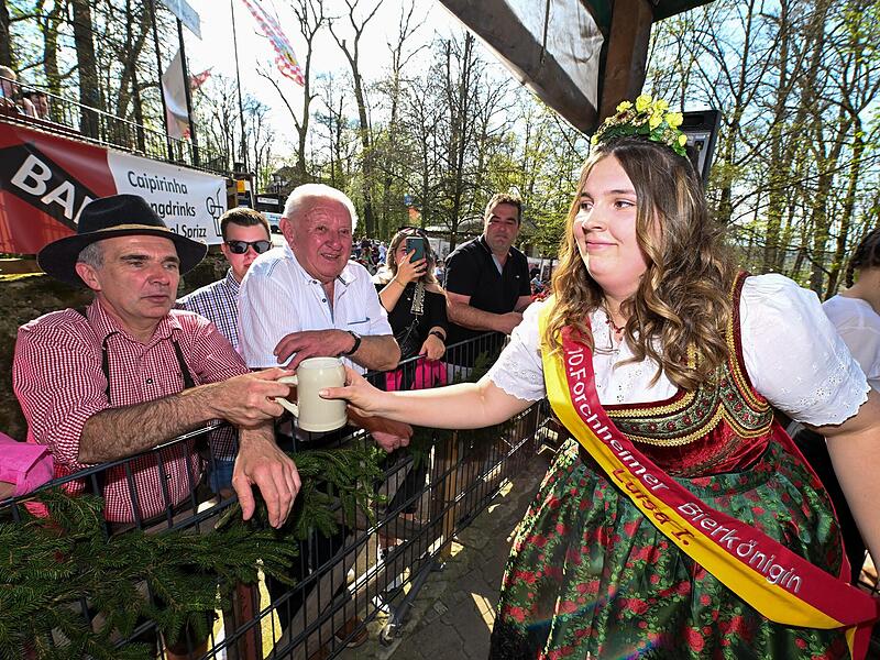 Sofort nach Inthronierung am zur Bierkeller-Eröffnung am 22. April war Luisa I. gefragt.Forchheim & Fränkische Schweiz