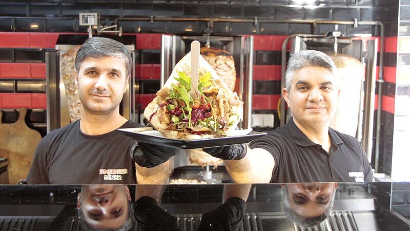 Bamberger Döner Mustafa Kalkan (links) und Bilal Görgel haben den „Bamberger Döner“ im Dezember 2023 eröffnet.