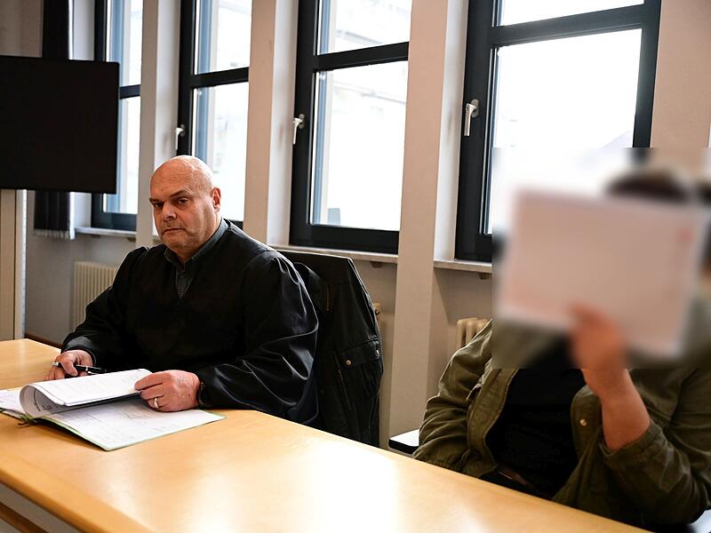 Amtsgericht Bamberg Bankangestellte Untreue Dispokredit Rechtsanwalt Ralph Heinrich aus Bamberg und die Angeklagte