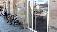 Fast jeden Tag lehnen Fahrräder am Marienplatz an den Hauswänden.