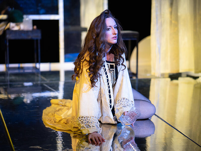 Premiere in Coburg: Jenifer Lary spielt die Lola beziehungsweise gleich drei Lolas.