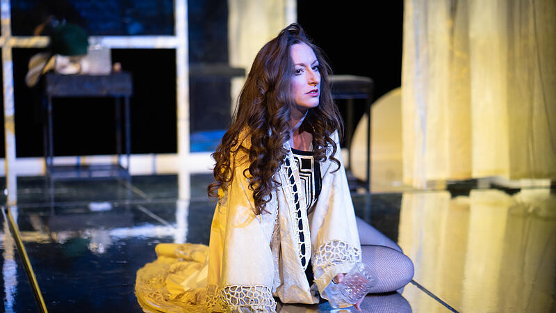 Premiere in Coburg: Jenifer Lary spielt die Lola beziehungsweise gleich drei Lolas.