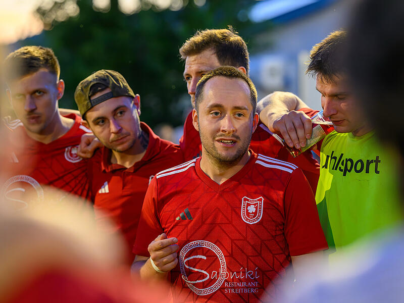 Die SpVgg D&uuml;rrbrunn und ihr Trainer Dominik Hofmann gastieren in der Kreisliga am Sonntagnachmittag bei der SpVgg Reuth.