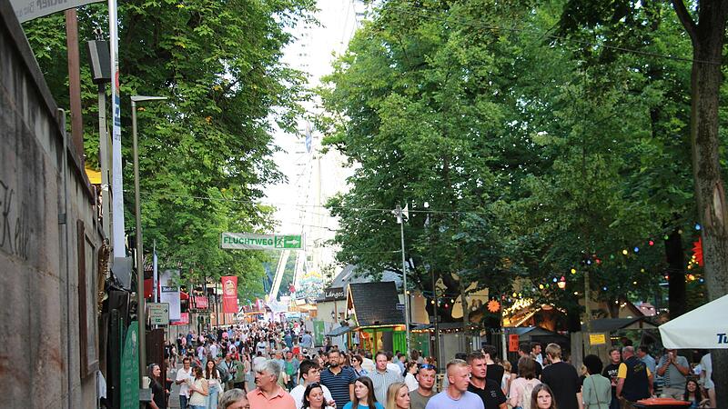 Der Andrang war am Sonntag groß auf dem „Berch“ in Erlangen.