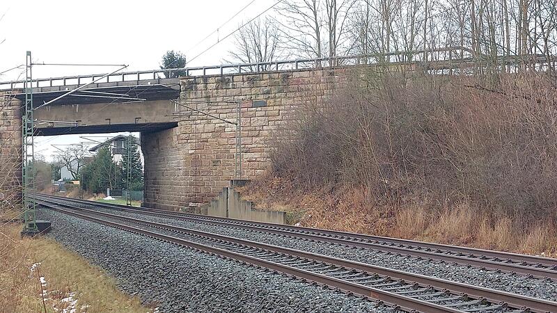 Die Tage der alten Eisenbahnbr&uuml;cke sind gez&auml;hlt