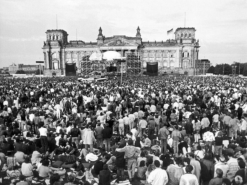 David Bowie - Konzert vor Reichstagsgebäude in Berlin David Bowie - Konzert vor Reichstagsgebäude in Berlin