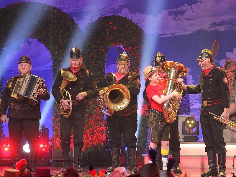 Eine Veitsh&ouml;chheim-&Auml;ra ist zu Ende: Die Altneihauser Feierwehrkappell&rsquo;n schrieb als schr&auml;ge Oberpf&auml;lzer Fastnachts-Geschichte in Unterfranken.