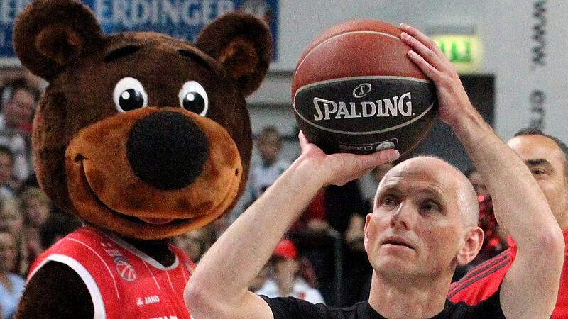 Immer den Ball im Kopf: Wolfgang Heyder wird 70. Immer den Ball im Kopf: Wolfgang Heyder wird 70.