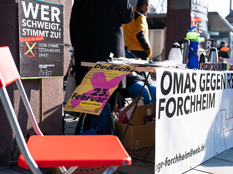 Die sch&ouml;nsten Impressionen von der Menschenkette der Omas gegen Rechts am 8. Februar in Forchheim.