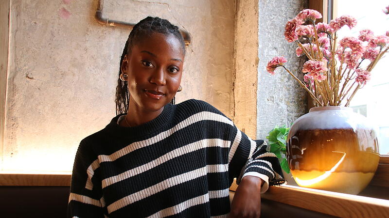 Carefree Hamuyela ist geb&uuml;rtige Coburgerin. Auf TikTok und Instagram nimmt sie ihre Community mit durch ihren Alltag.