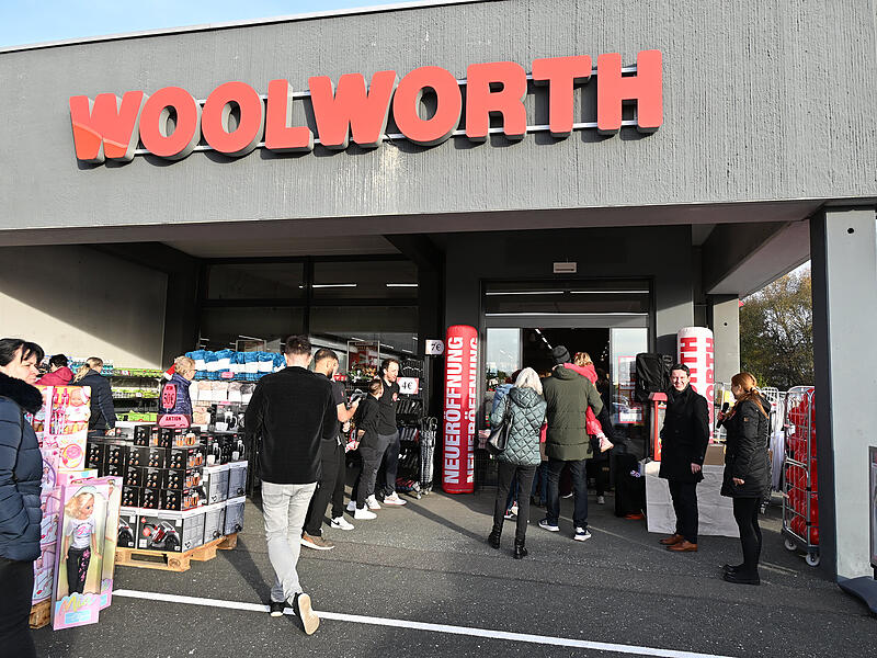 Ansturm am ersten Tag: Die Woolworth-Filiale in Forchheim ist nach einigen Verzögerungen eröffnet.