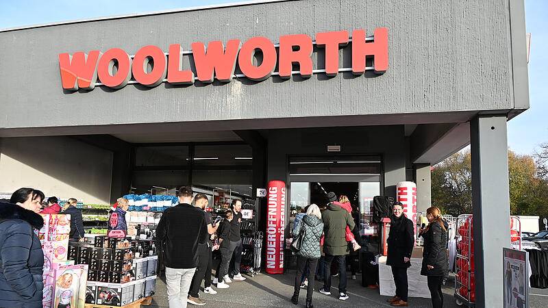 Ansturm am ersten Tag: Die Woolworth-Filiale in Forchheim ist nach einigen Verz&ouml;gerungen er&ouml;ffnet.