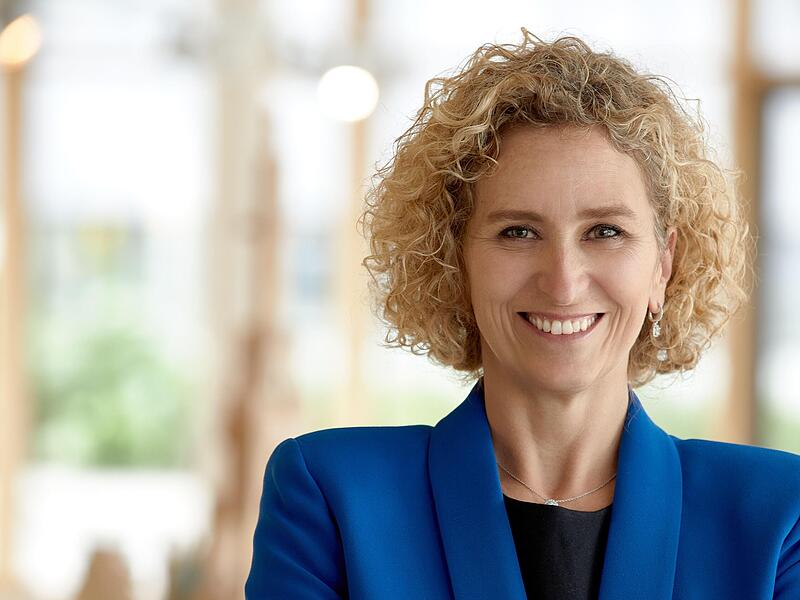 Die Haba-Familygroup in Bad Rodach (Landkreis Coburg) hat sich in der Führungsetage neu aufgestellt. Stefanie Frieß ist seit Juni 2023 für die Bereiche Vertrieb und Marketing verantwortlich.