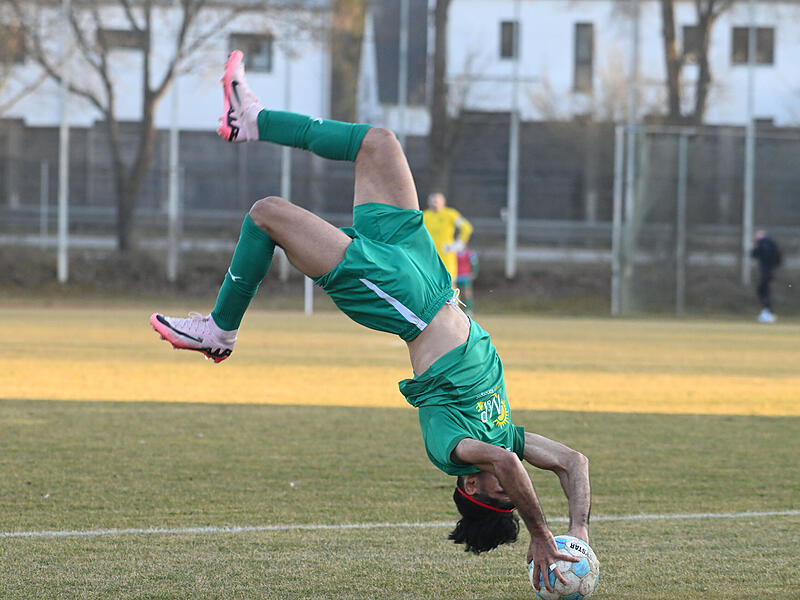 Sport Fu&szlig;ball Saison 2024 / 2025  Bayernliga Nord // 23. Spieltag am Samstag 08.03.2025 Spielort Sportpark am Kaulbachweg, Platz 1 | Kaulbachweg 31 | 93051 Regensburg  Spielbeginn 16.00 h   SSV Jahn Regensburg II (U21) gegen TSV Neudrossenfeld  Halbzeite