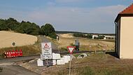 Zwischen der Kreuzkapelle und den Ramsthaler Aussiedlerhöfen soll eine 16 Hektar große PV-Anlage entstehen. Aktuell wird die Staatsstraße St 2290 dort ausgebaut. Zwischen der Kreuzkapelle und den Ramsthaler Aussiedlerhöfen soll eine 16 Hektar große PV-Anlage entstehen. Aktuell wird die Staatsstraße St 2290 dort ausgebaut.
