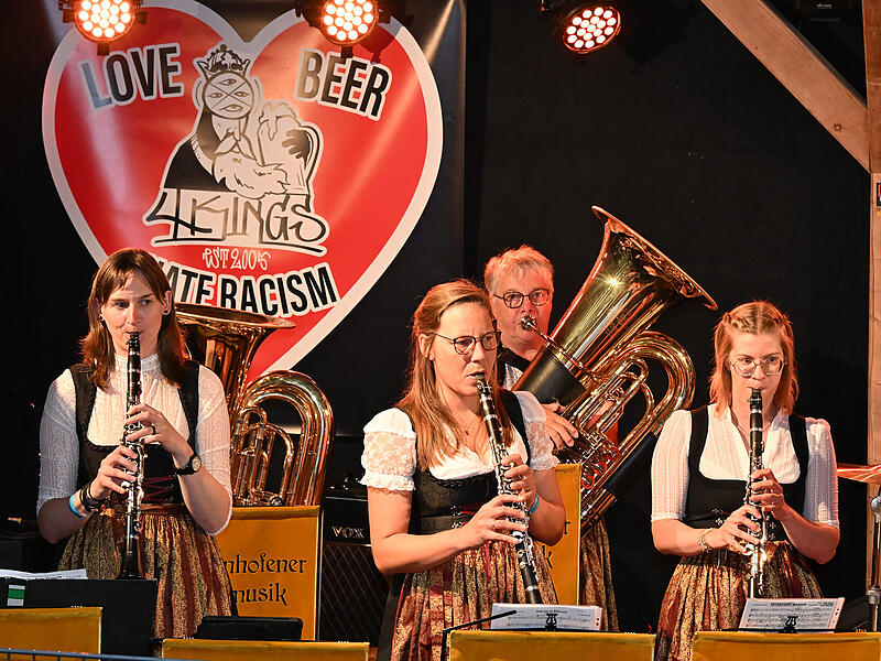 Die Buckenhofener Blasmusiker spielten beim 4 Kings im Kellerwald