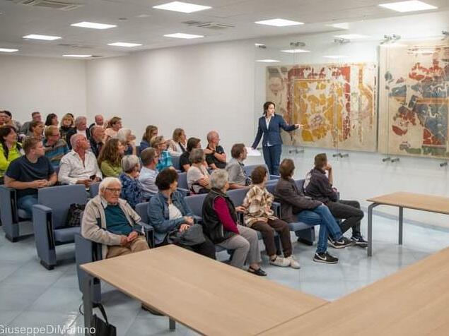 Im Rathaus bestaunten die Thurnau die Fragmente von Wänden einer beim Vesuv-Ausbruch 79 nach Christus verschütteten römischen Villa, die derzeit unter der Hauptkirche in Positano Stück für Stück freigelegt.2022 Thurnauer in Positano