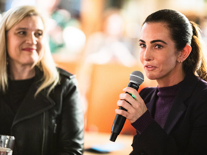 Lisa Müller und Melanie Huml bei gemeinsamen Auftritt in BambergDer Bahnausbau in Bamberg Lisa Müller und Melanie Huml bei gemeinsamen Auftritt in BambergDer Bahnausbau in Bamberg