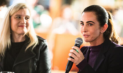 Lisa Müller und Melanie Huml bei gemeinsamen Auftritt in BambergDer Bahnausbau in Bamberg Lisa Müller und Melanie Huml bei gemeinsamen Auftritt in BambergDer Bahnausbau in Bamberg