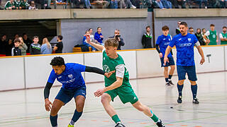 Im ersten Halbfinale des Rundschau-Cup 2025 fiel die Entscheidung zwischen dem VfR Katschenreuth und dem VfB Kulmbach erst im Siebenmeterschießen. Alle Highlights der K.o.-Phase gibt es bei uns im Video.