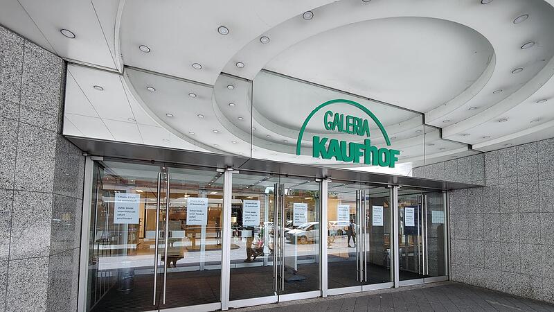 Die T&uuml;ren sind zu:  &bdquo;Unsere Filiale ist ausverkauft. Daher bleibt unser Haus ab sofort geschlossen&ldquo;, hei&szlig;t es am Freitag an den T&uuml;ren des Kaufhofs. Die Filiale hat bereits vor dem eigentlichen Stichtag am Samstag ihre T&uuml;ren geschlossen. Im Septemb...