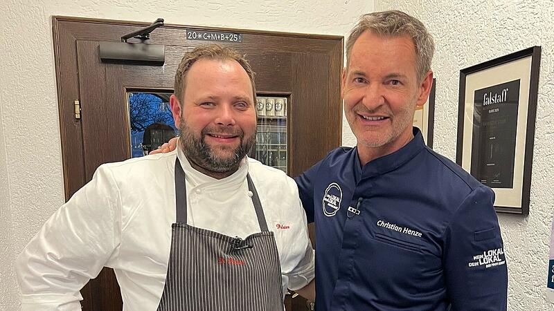Wirt Dominic Polster mit Mein Lokal Dein Lokal Moderator Christian Henze.