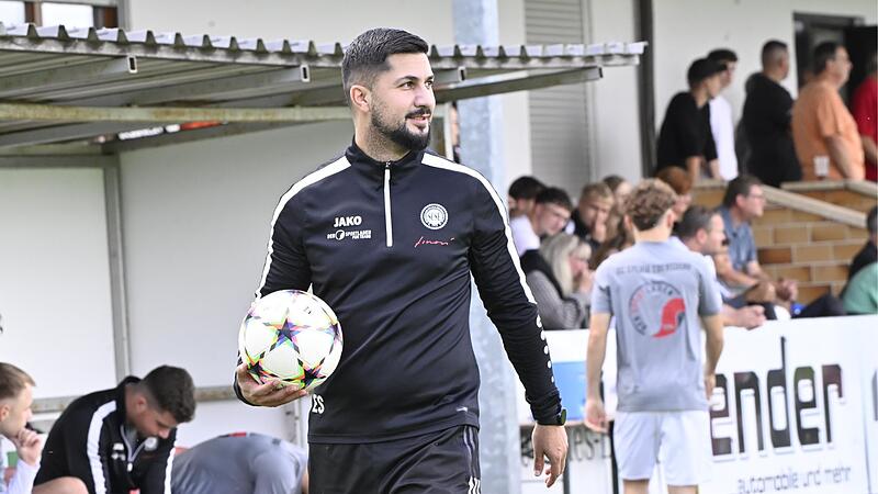 Co-Trainer Ertan Sener weiß, warum man in Ebersdorf jüngst wieder einen Dreier bejubeln durfte. Co-Trainer Ertan Sener weiß, warum man in Ebersdorf jüngst wieder einen Dreier bejubeln durfte.