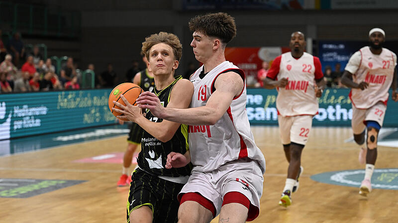 Youngster Liam Holländer (links) brachte in der Partie um den dritten Platz gegen Würzburg frischen Wind ins Spiel der Bayreuther. Youngster Liam Holländer (links) brachte in der Partie um den dritten Platz gegen Würzburg frischen Wind ins Spiel der Bayreuther.