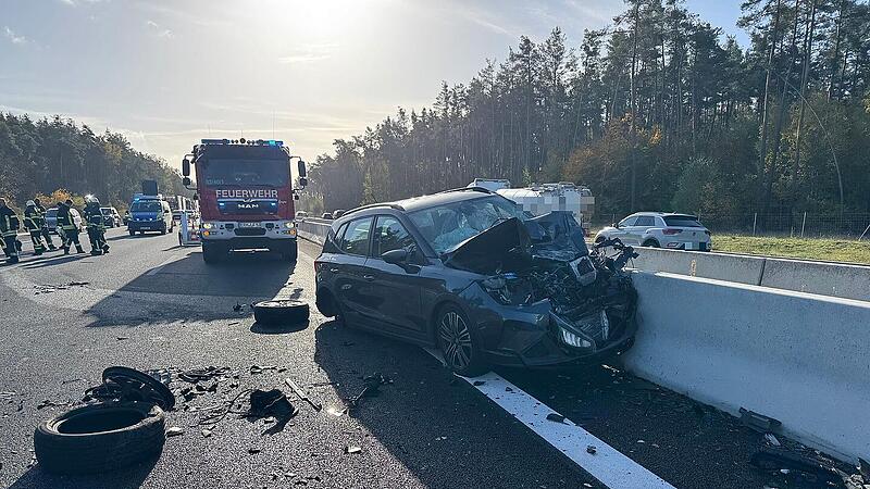Geisterfahrerin auf A3 bei Erlangen: Tr&uuml;mmerfeld und Verletzte