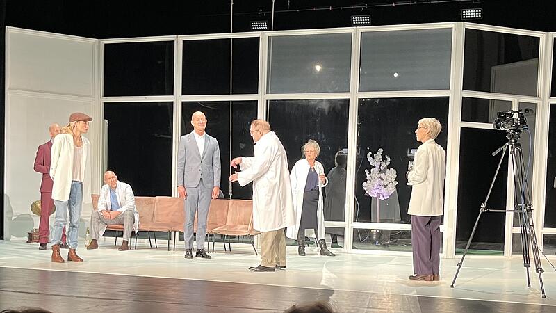 Gustav Peter W&ouml;hler (Mitte) spielte den j&uuml;dischen Arzt Professor Mamlock in dem gleichnamigen St&uuml;ck von Friedrich Wolf.