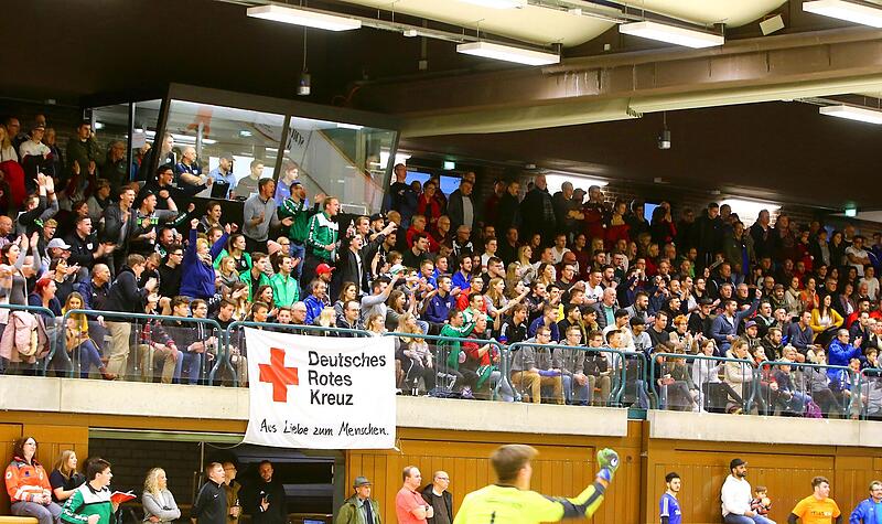 Proppenvoll ist alle Jahre die Sporthalle Weiher zur offenen Kulmbacher Stadtmeisterschaft im Hallenfußball. Proppenvoll ist alle Jahre die Sporthalle Weiher zur offenen Kulmbacher Stadtmeisterschaft im Hallenfußball.