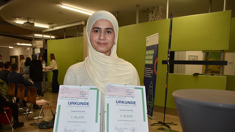 Tamana Khan Baz darf sich &uuml;ber zwei erste Pl&auml;tze freuen.