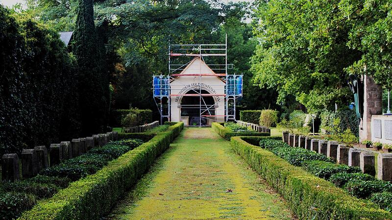 So zeigt sich der Heldenfriedhof in Höchstadt dieser Tage. So zeigt sich der Heldenfriedhof in Höchstadt dieser Tage.