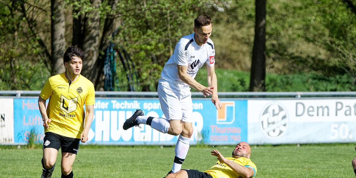 A blow to the neck for Neudrossenfeld in the 94th minute