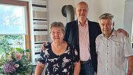 Bürgermeister Gerald Brehm gratuliert dem Jubelpaar Monika und  Anton Scheer.