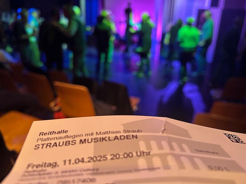 Landestheater Coburg: Musikladen von und mit Matthias Straub in der erneut ausverkauften Reithalle.