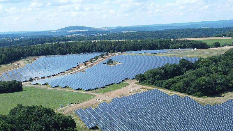 Wie hier in Fuchsstadt soll auch zwischen Unterleichtersbach und Einraffshof ein Solarpark entstehen. Doch der Gegenwind in der Bevölkerung ist groß.