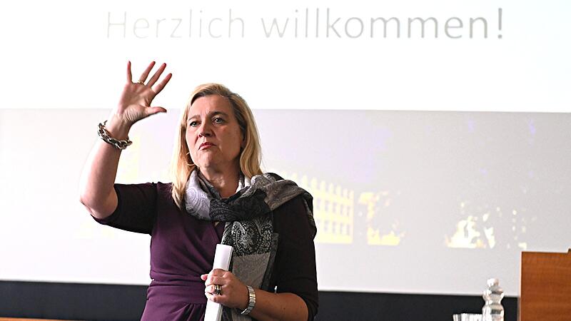 Melanie Huml rief Bamberger Berufssch&uuml;ler zur Courage im Kampf gegen Antisemitismus auf.