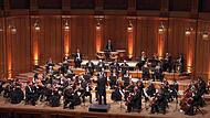 Das Symphonieorchester Nationaltheater Prag pr&auml;sentierte sich unter der eleganten F&uuml;hrung von Dirigent Petr Vronsk&yacute; als musikalische Einheit,