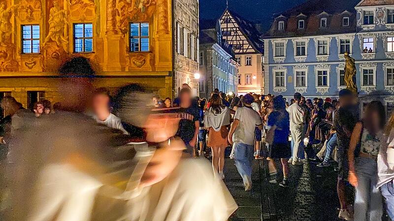 Fluch und Segen für die Untere Brücke ist ihre Anziehungskraft auf Nachtschwärmer. Fluch und Segen für die Untere Brücke ist ihre Anziehungskraft auf Nachtschwärmer.