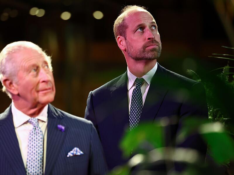 Charles III. (l.) und Prinz William Charles III. (l.) und Prinz William